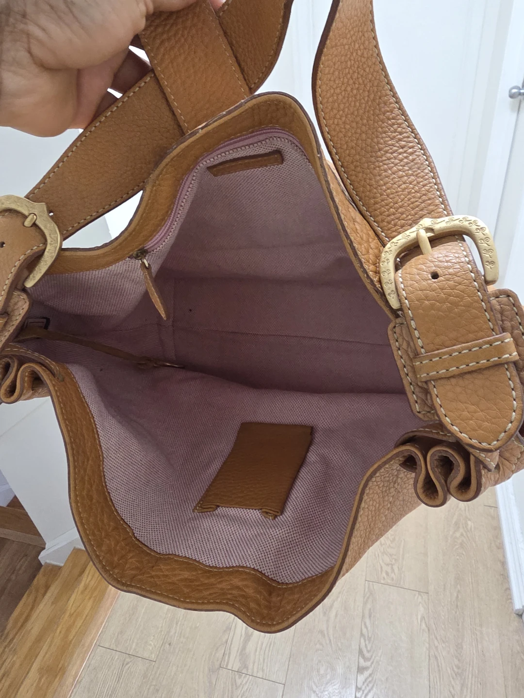 Authentic Dooney & Bourke Drawstring Leather Shoulder Bag - photo 5