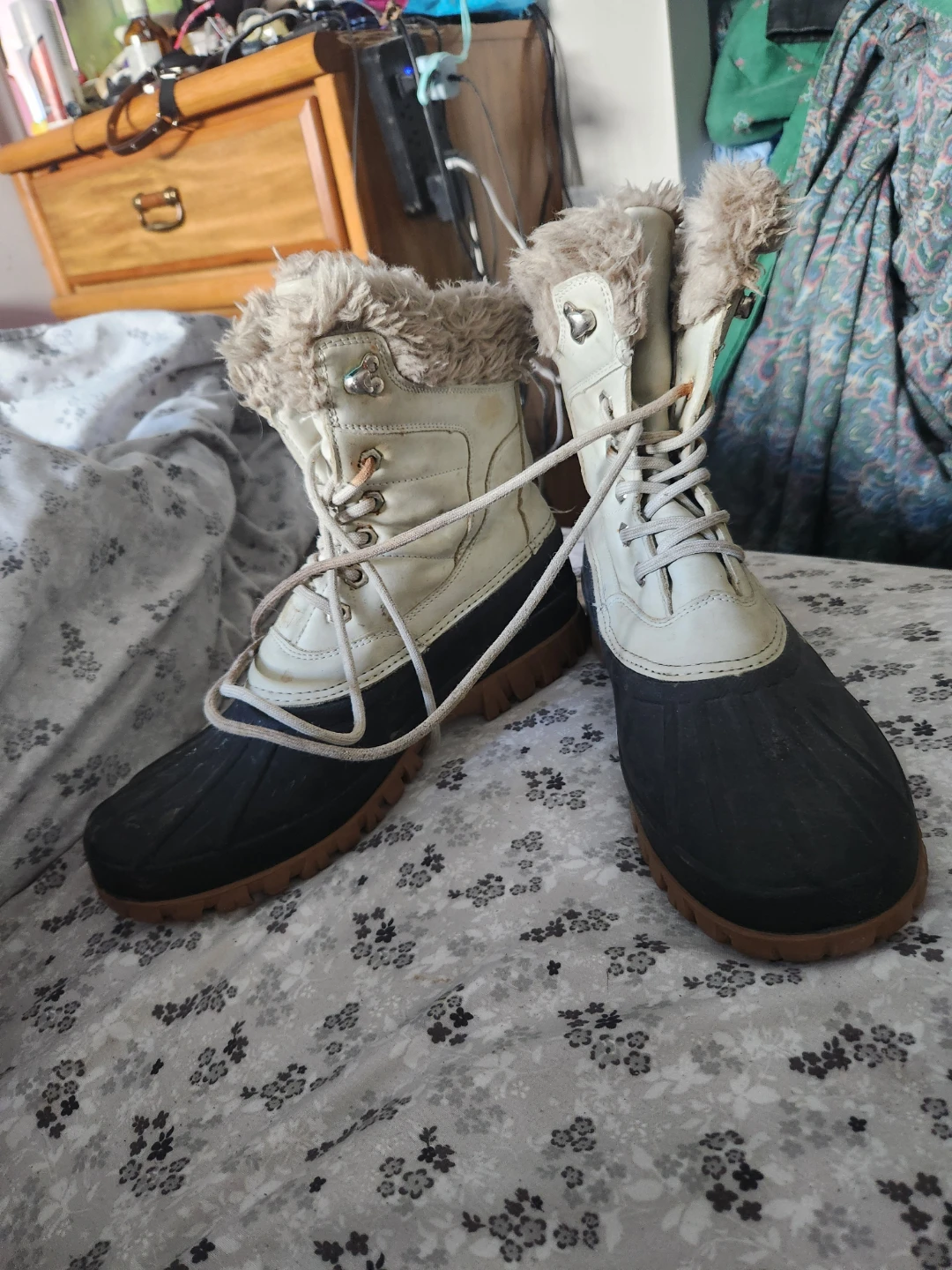 Women's Winter Boots Size 10 🌱