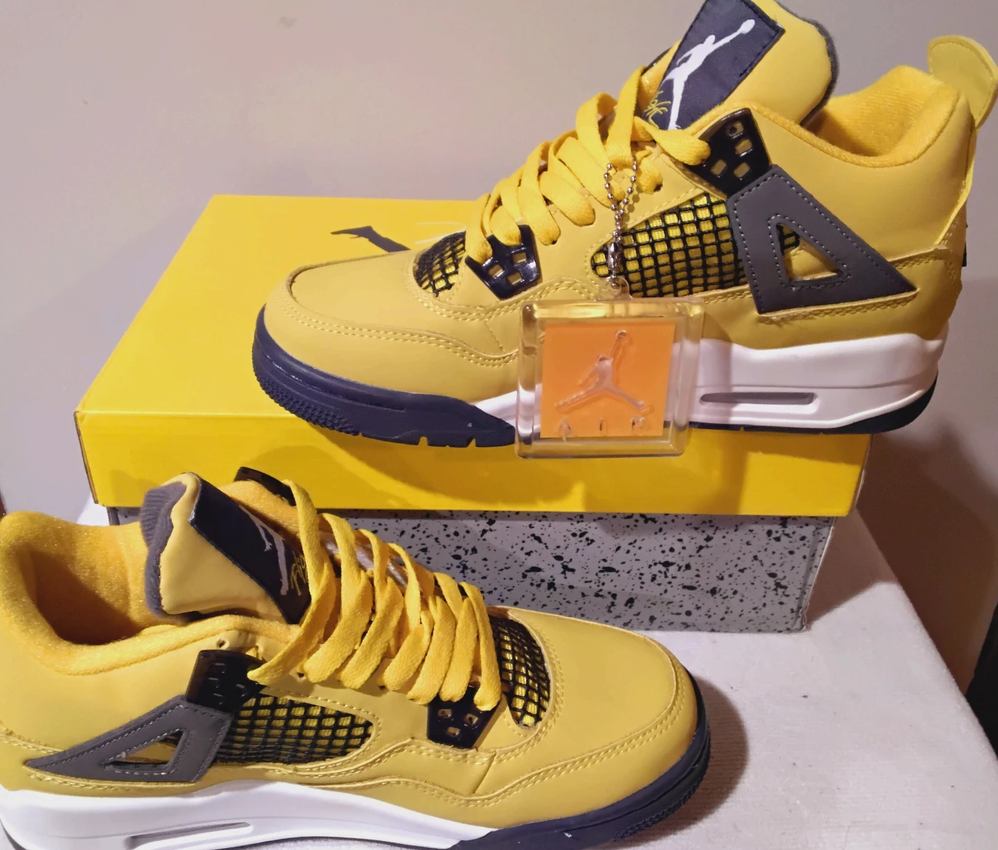 Jordan 4 "Lightning" Sneakers