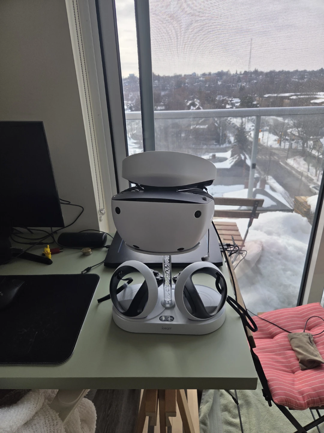 PSVR2 with charging station - Like New