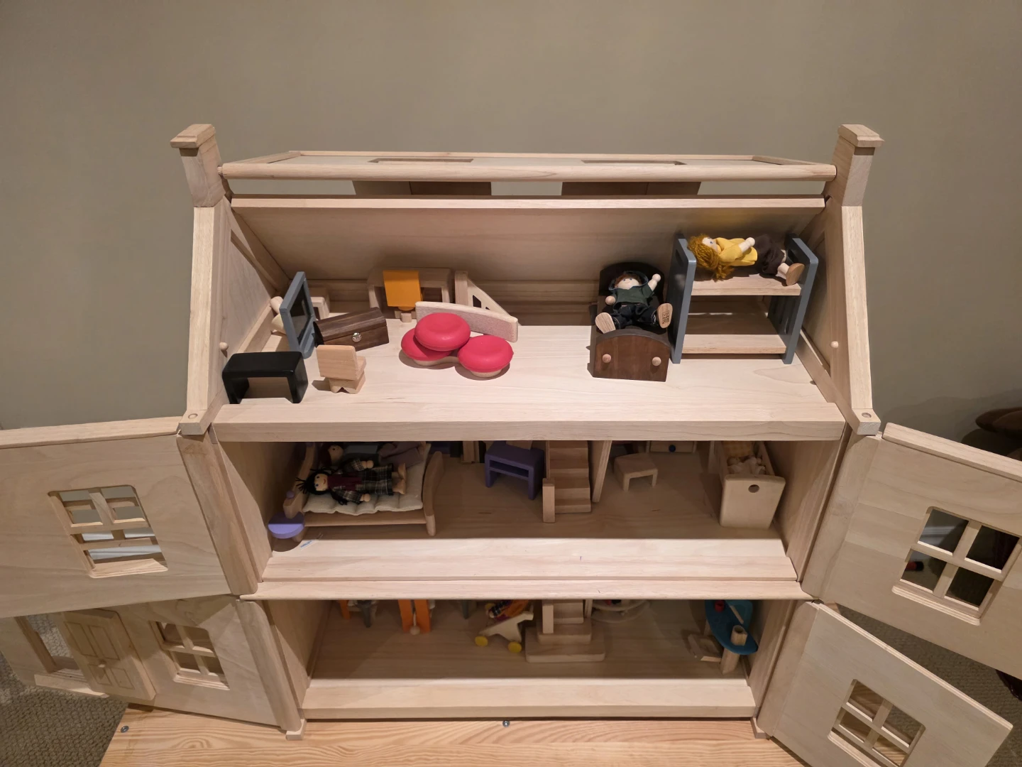 Wooden Dollhouse with Furniture and Figures - photo 4