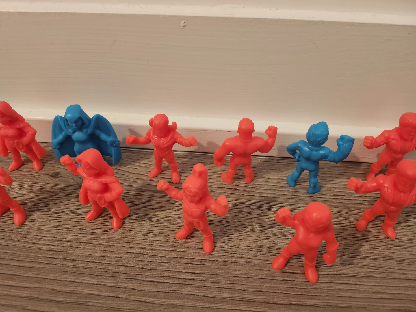 Lot of 12 Mini Action Figures - Red & Blue - photo 2
