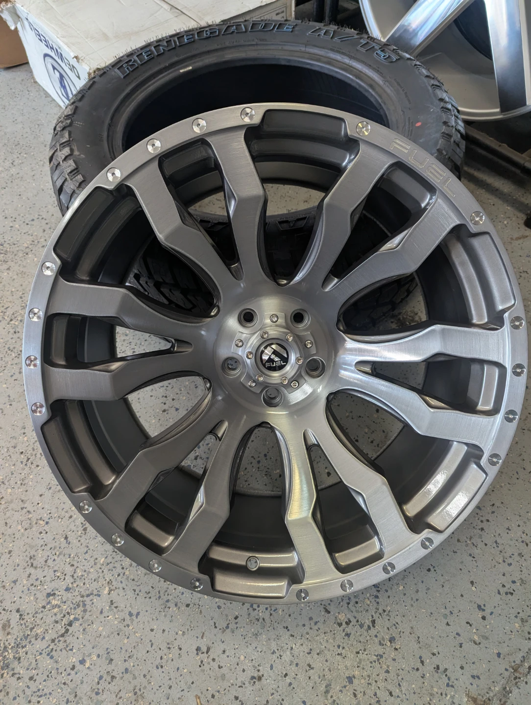 FUEL Wheels 22x10 5x127 for Jeep Wrangler W/Tire