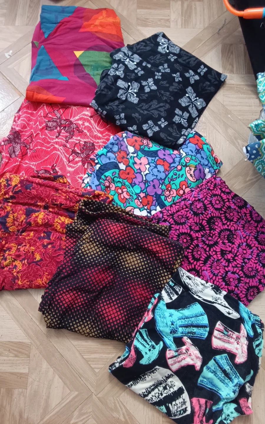 Lot of 7 Women's Patterned lularoe Leggings $10 ea