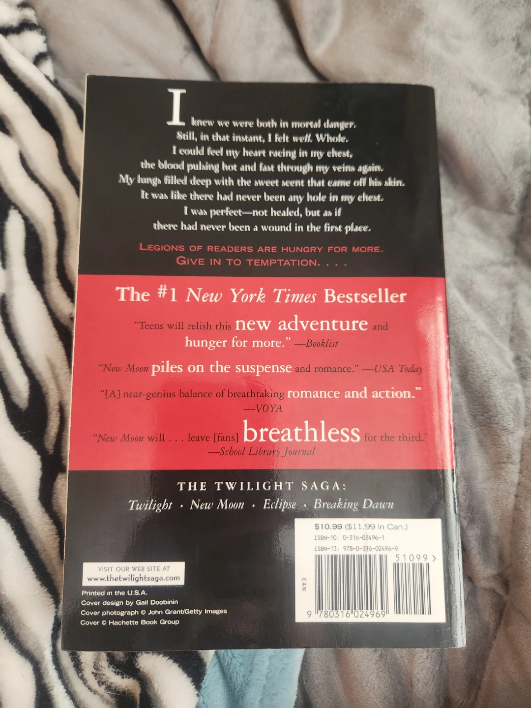 New Moon by Stephenie Meyer - The Twilight Saga - photo 2