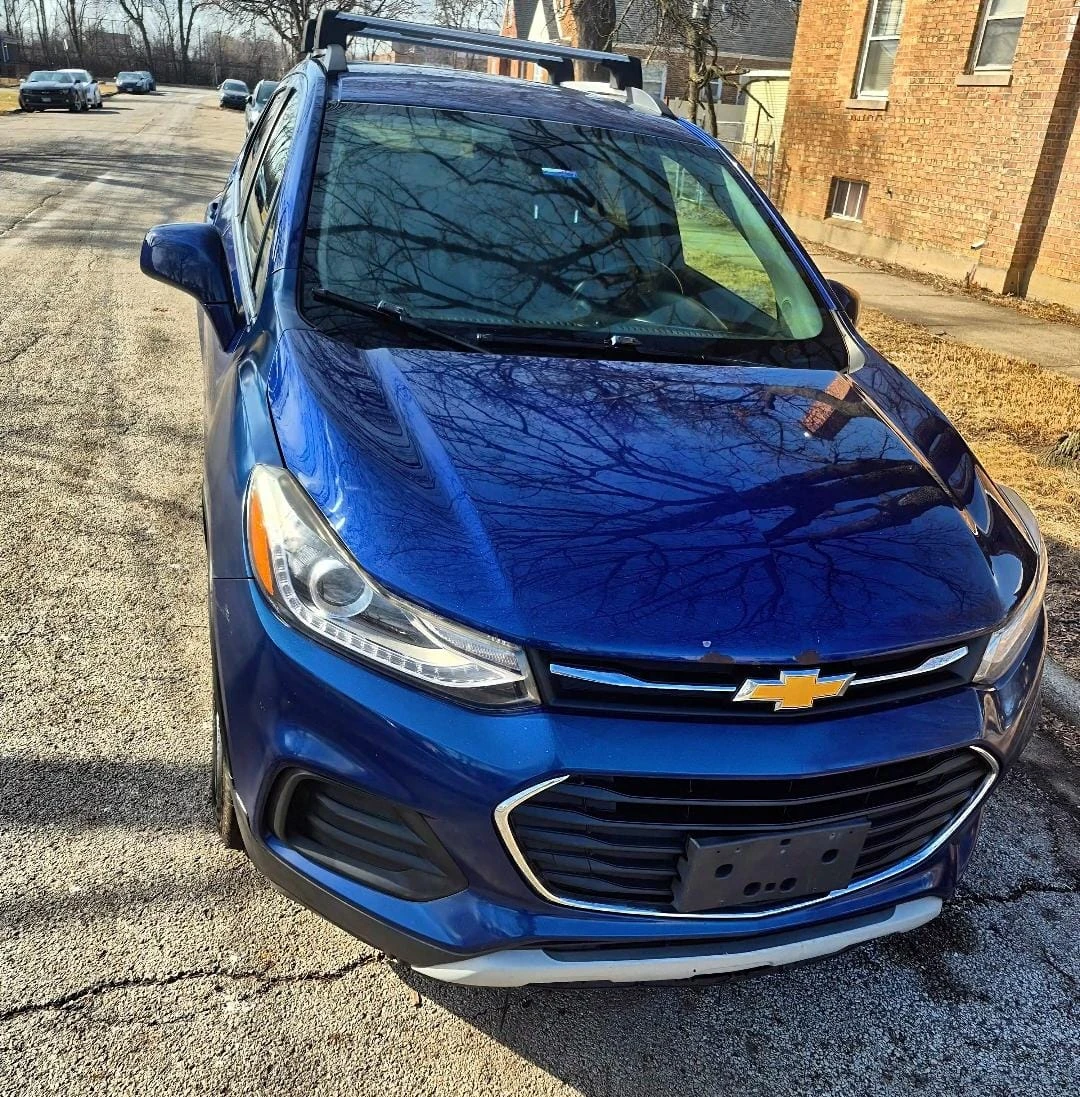 Blue Chevrolet Trax SUV with Roof Rack - photo 3
