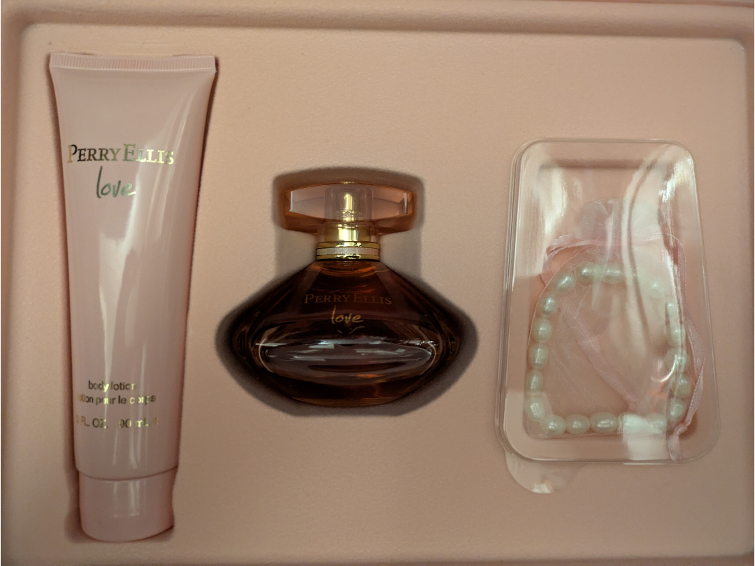 🏆 BRAND NEW Perry Ellis Love gift set.