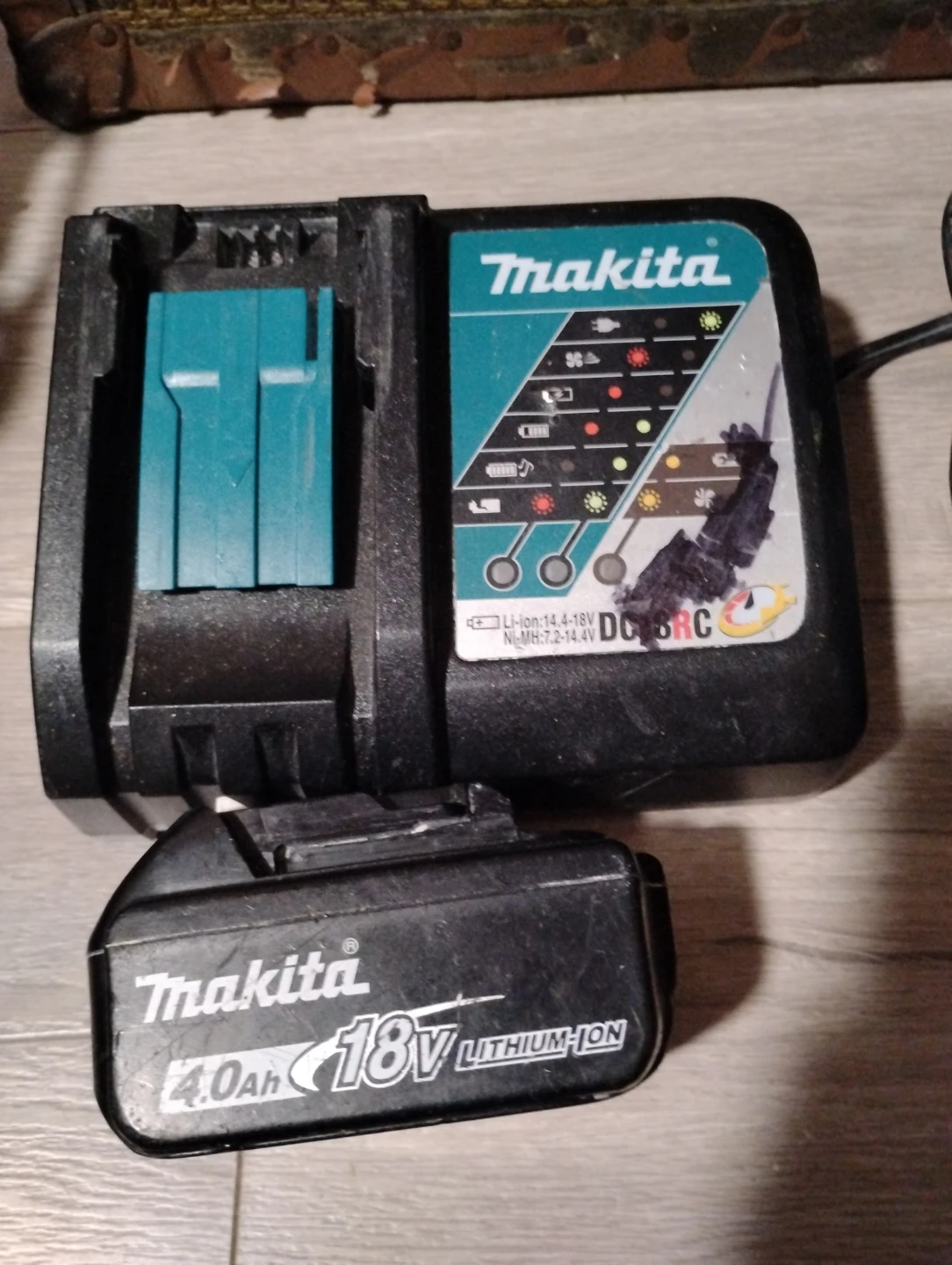 Makita 18V LITHIUM-ION 4.0Ah Battery and Charger