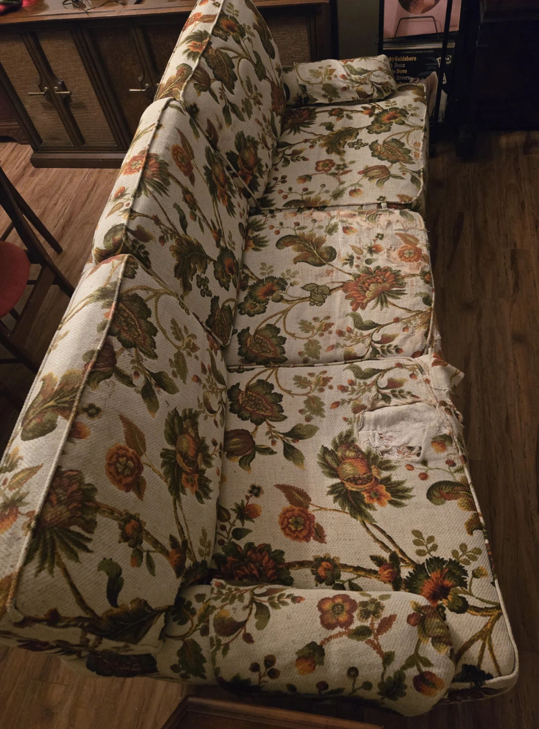 Vintage Floral Sofa - photo 2