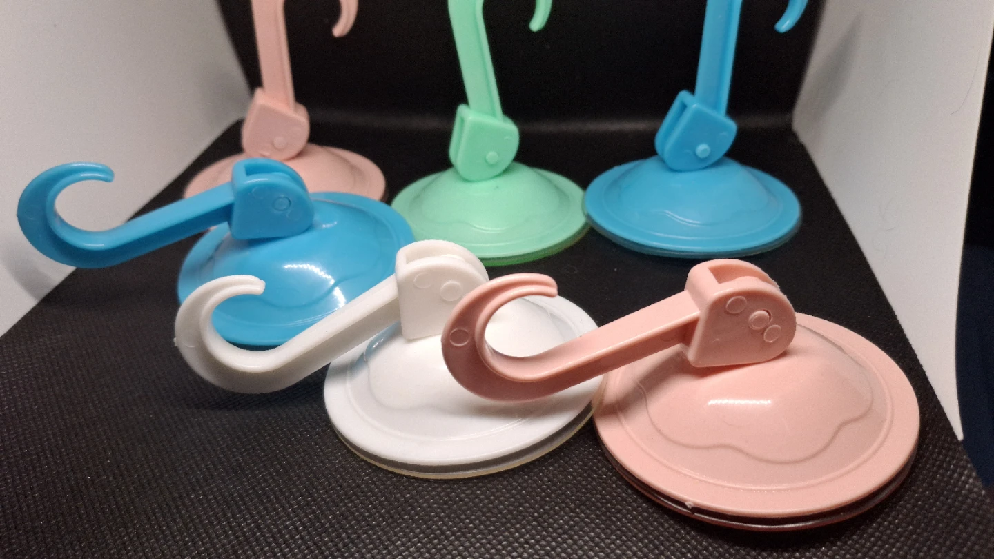Set of 6 Suction Cup with plastic hook 🏆