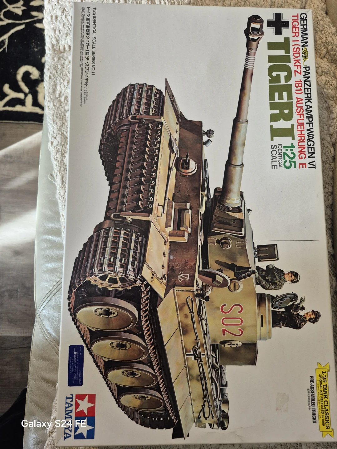 Tamiya 1:25 Scale German Tiger I Tank Model Kit