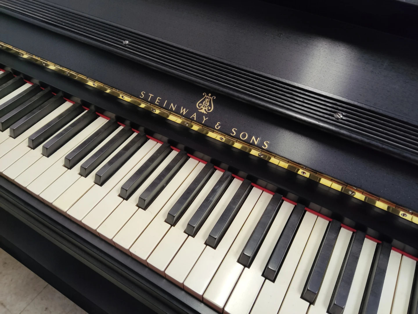 Steinway & Sons Upright Piano 45" mod 1098