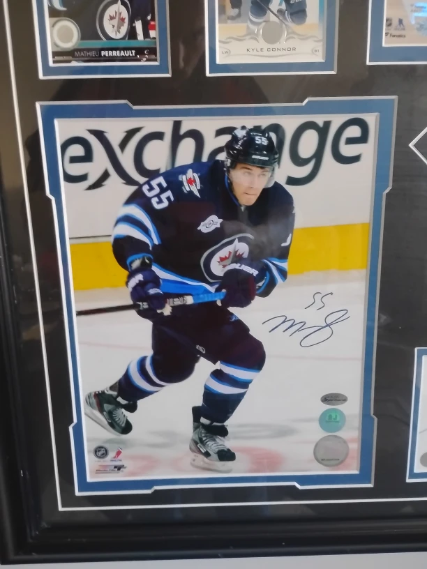 Winnipeg Jets Framed Autographed Photo and Trading Card Display - photo 2