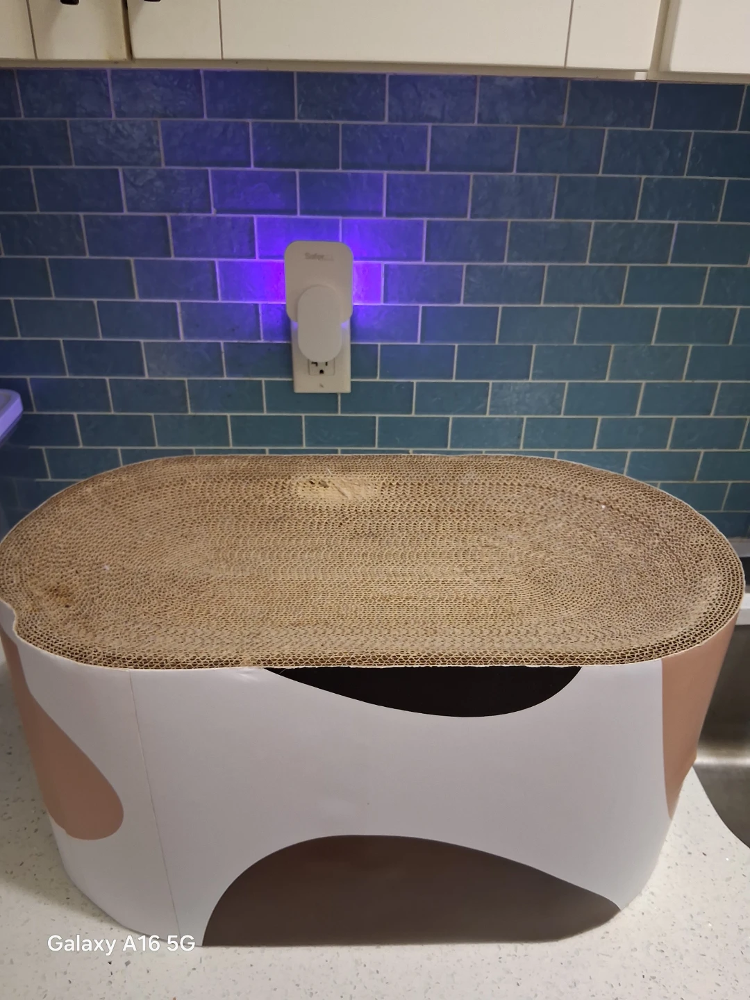 Cardboard Cat Scratcher Condo with Cut-out Entrance - photo 4