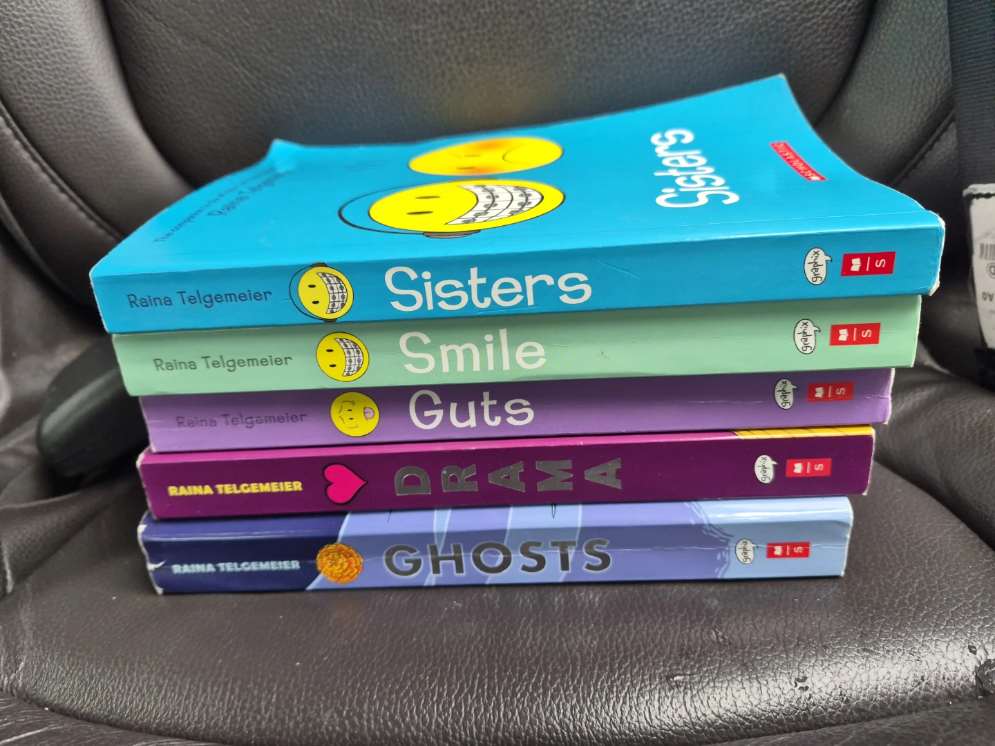 Raina Telgemeier Graphic Novel Book Set - photo 2