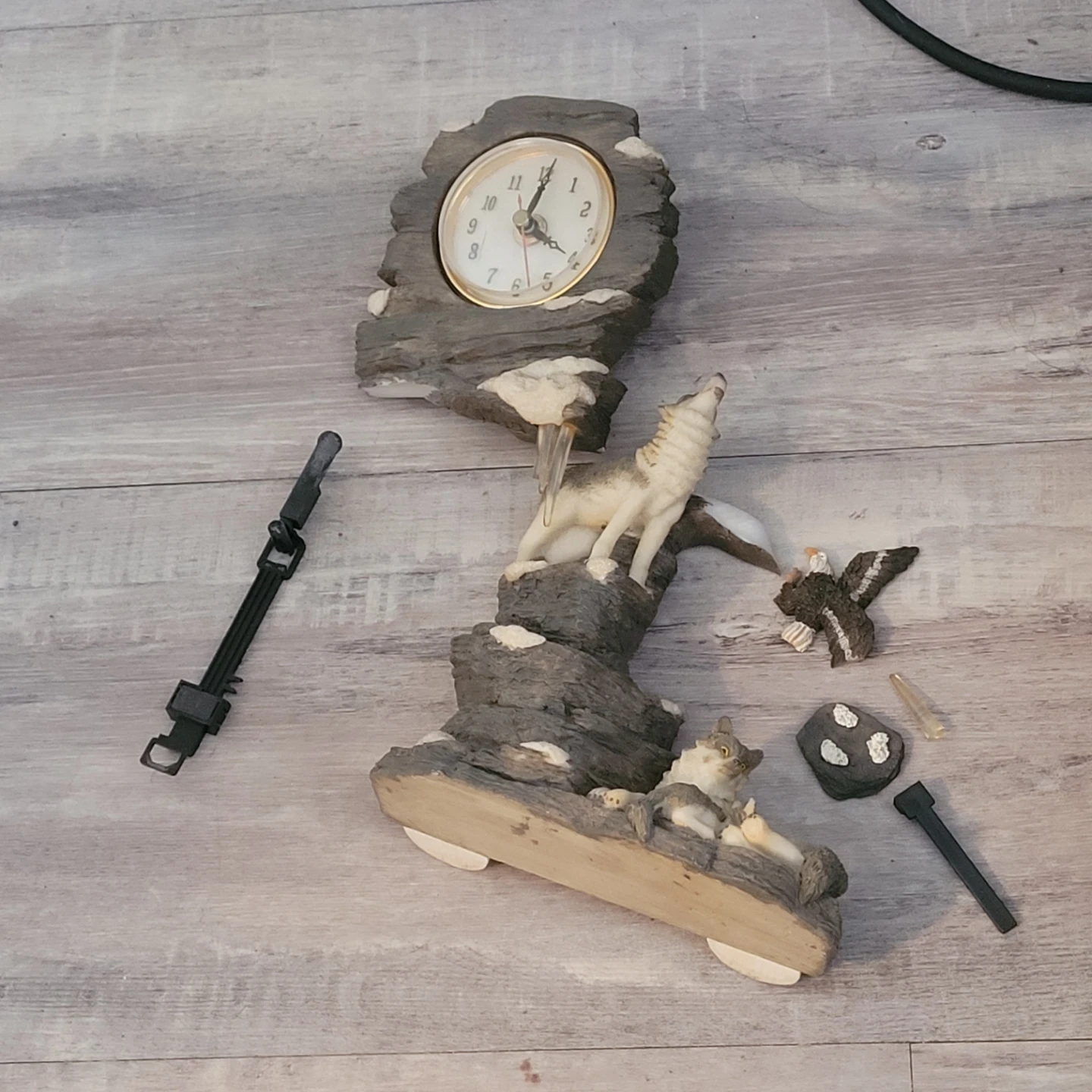 Wolf and Eagle Figurines with Clock - photo 2