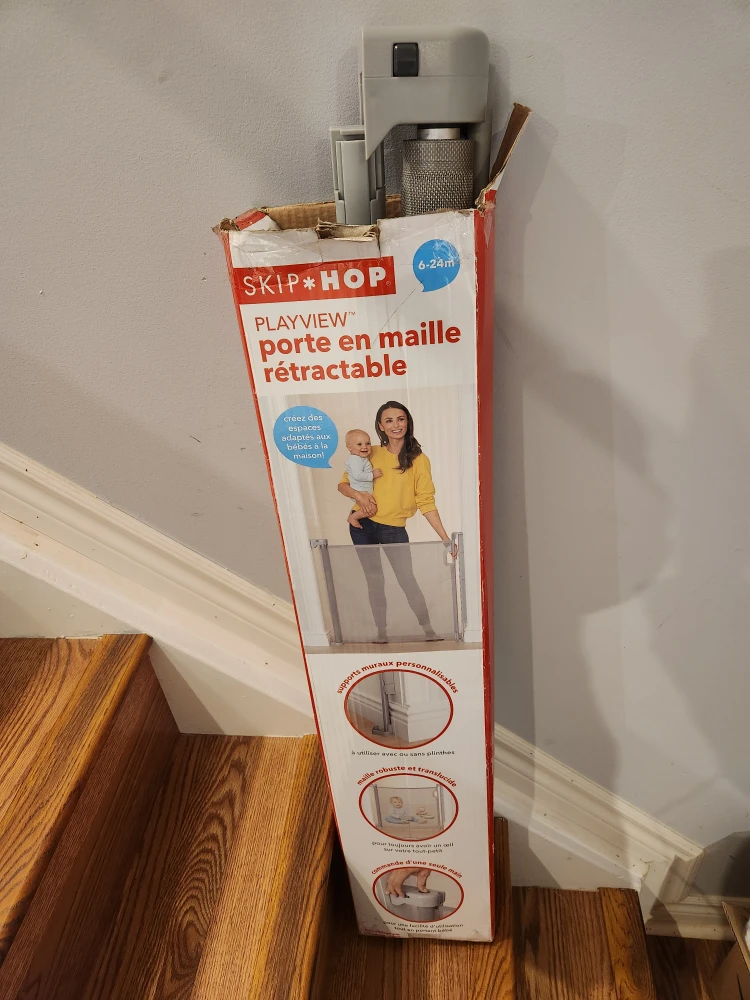 Skip Hop Playview Retractable Mesh Gate 🧡