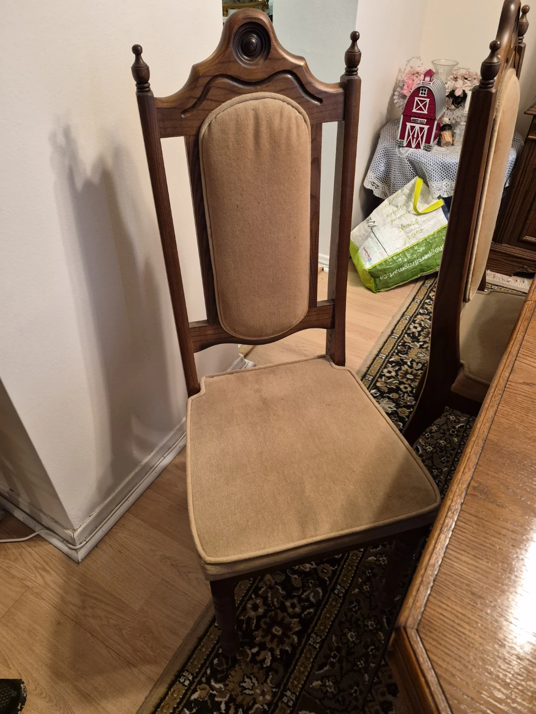 Dining Room Set ... Hutch , Table and 6 Chairs - photo 4