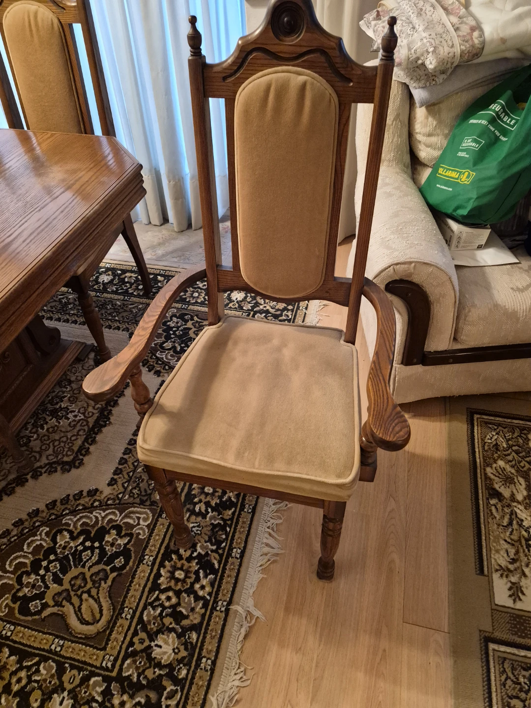 Dining Room Set ... Hutch , Table and 6 Chairs - photo 5