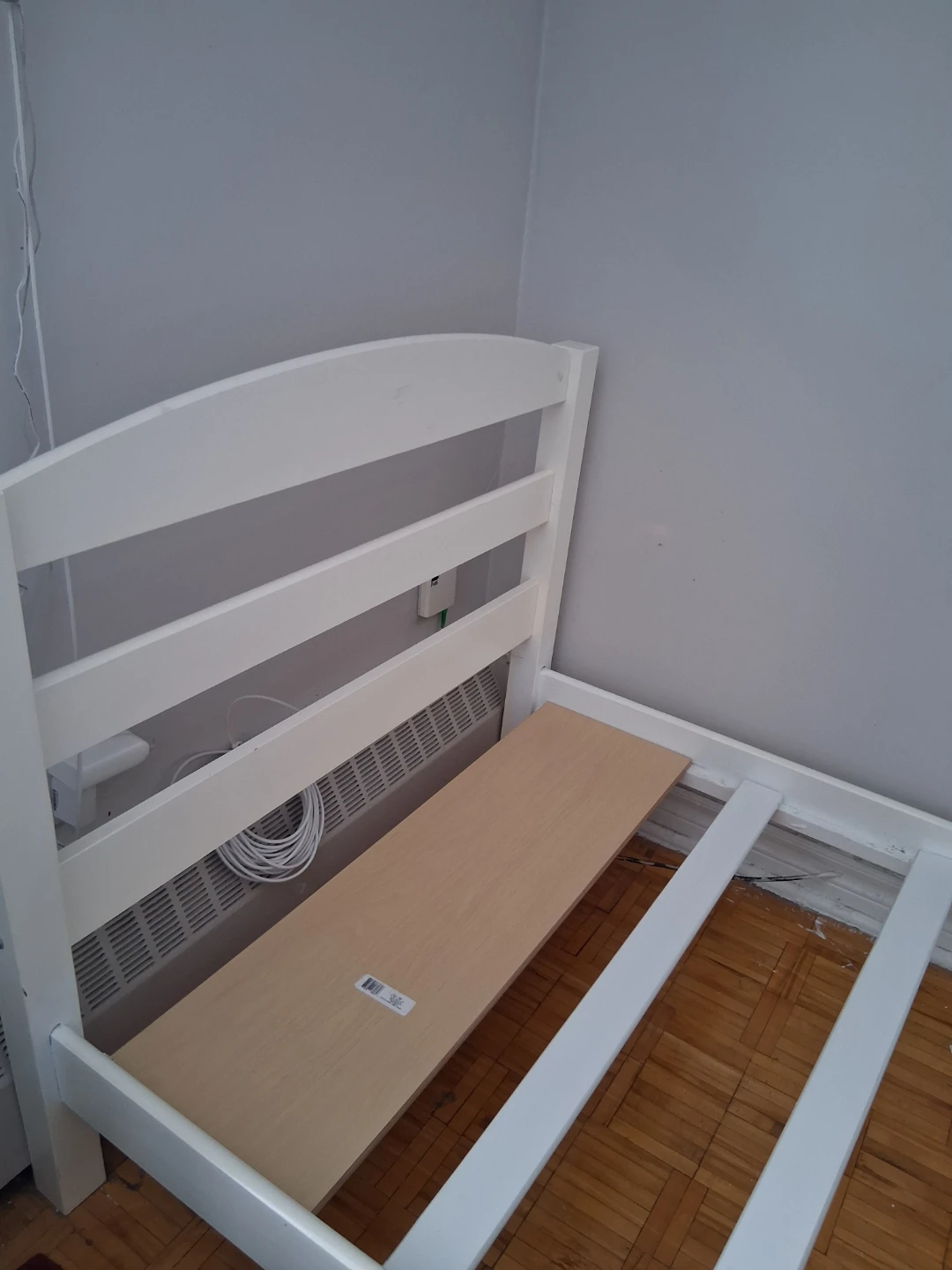 Brodey White Wooden Twin Bed Frame - photo 3