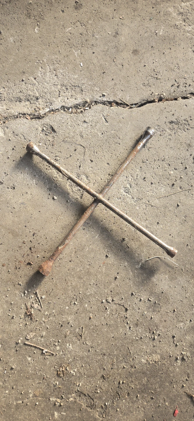 Lug Wrench cross