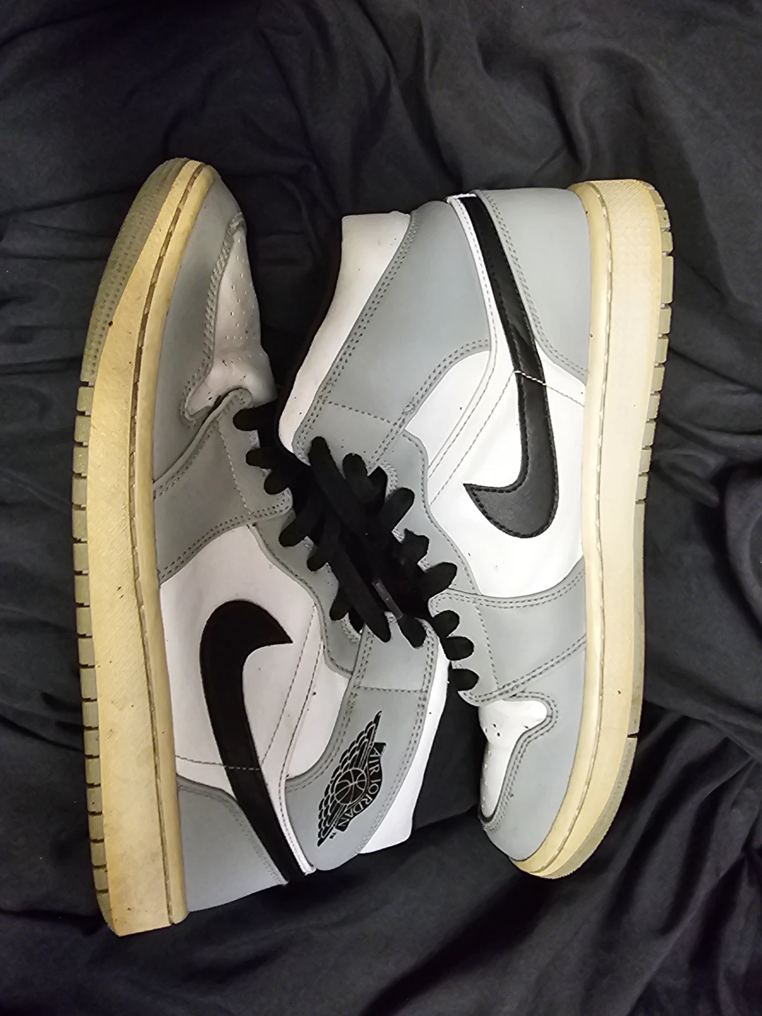 Air Jordan 1 High OG "Light Smoke Grey" - US 9