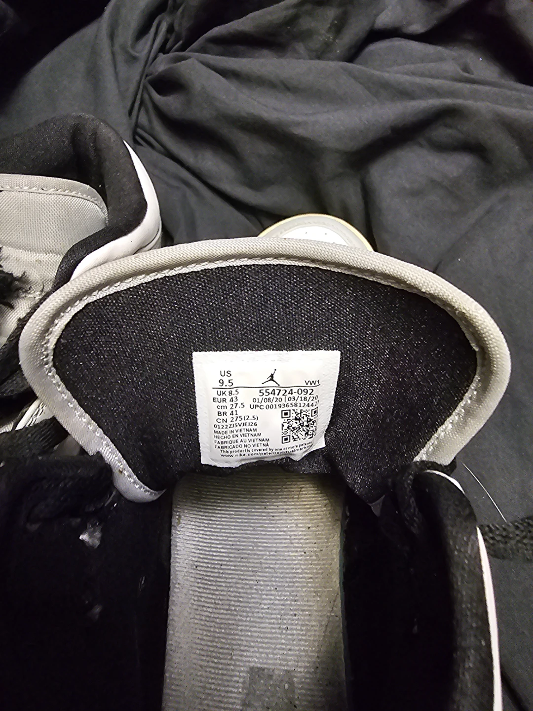 Air Jordan 1 High OG "Light Smoke Grey" - US 9 - photo 2