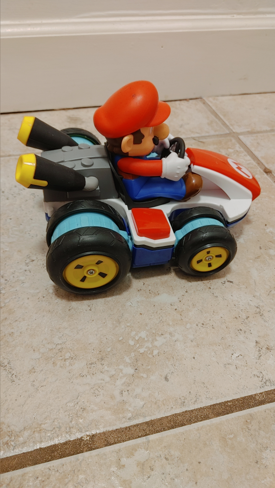 Mario Kart Ride-On Toy Car - photo 4