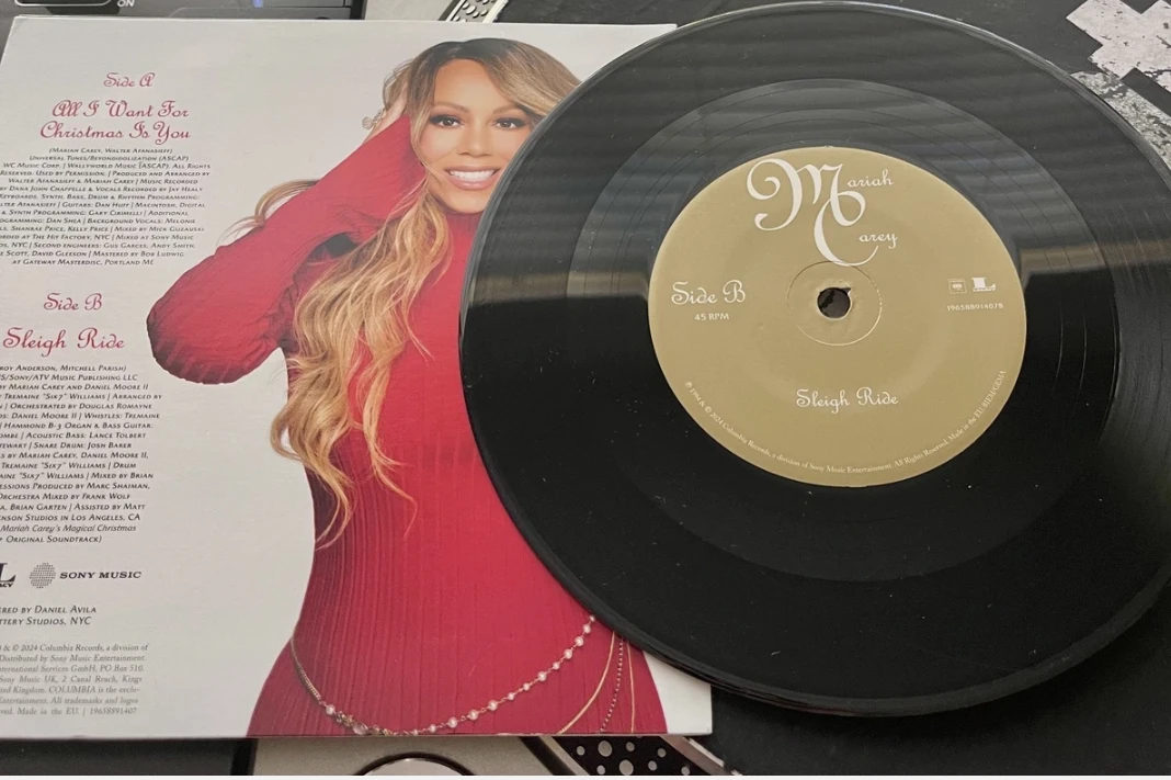Mariah Carey All I Want For Christmas Is You 7" Vinyl Record - photo 4