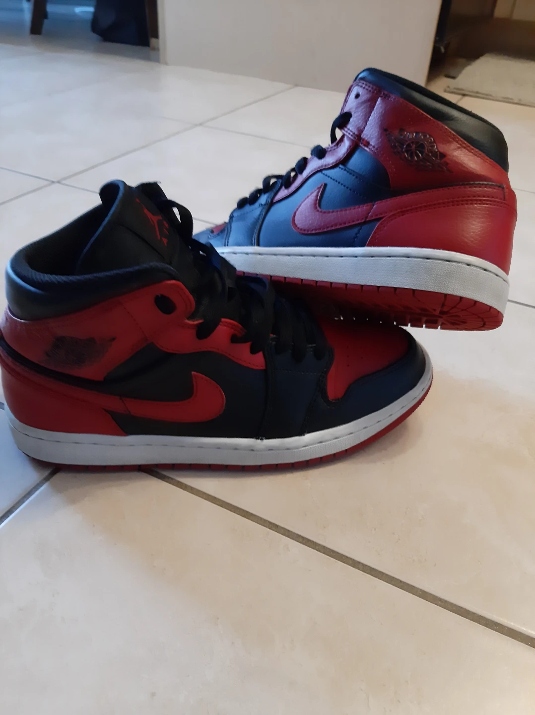 Air Jordan 1 Mid Sneakers