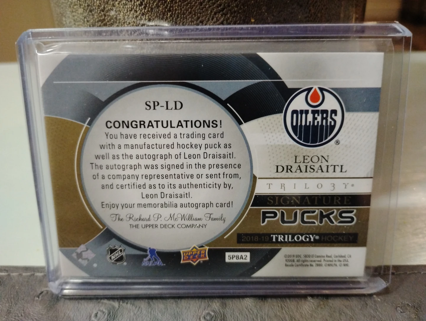 🥕Leon Draisaitl Autographed Trilogy Pucks Card - photo 2