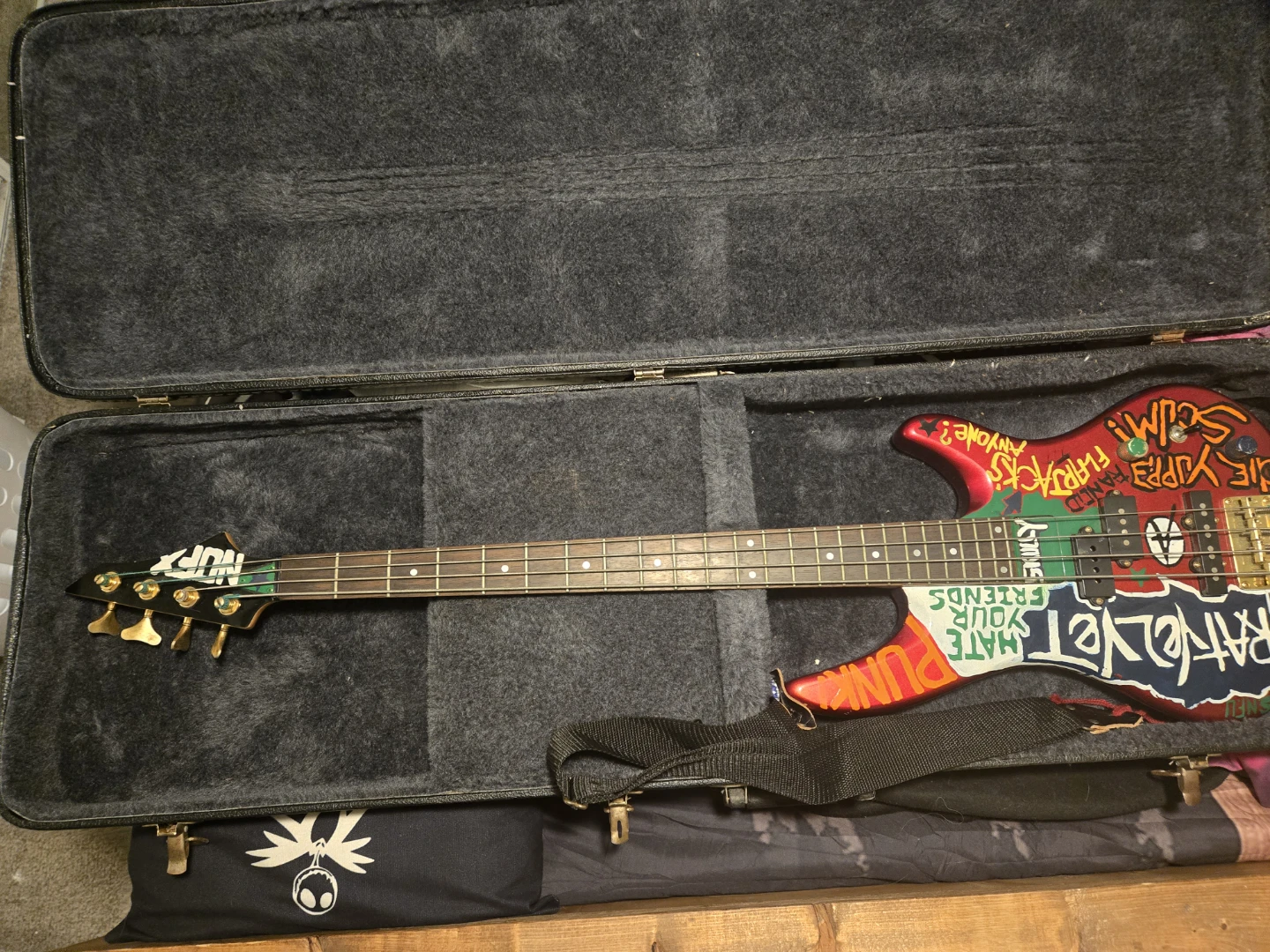 H.U.F. Punk Bass Guitar with Case - photo 2