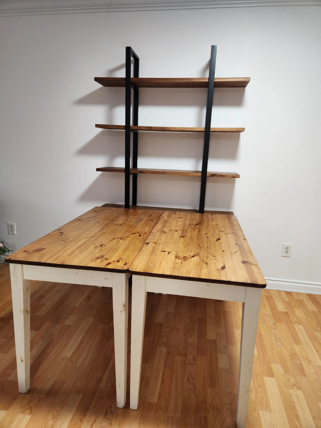 A desk with a beautiful color tone - photo 2