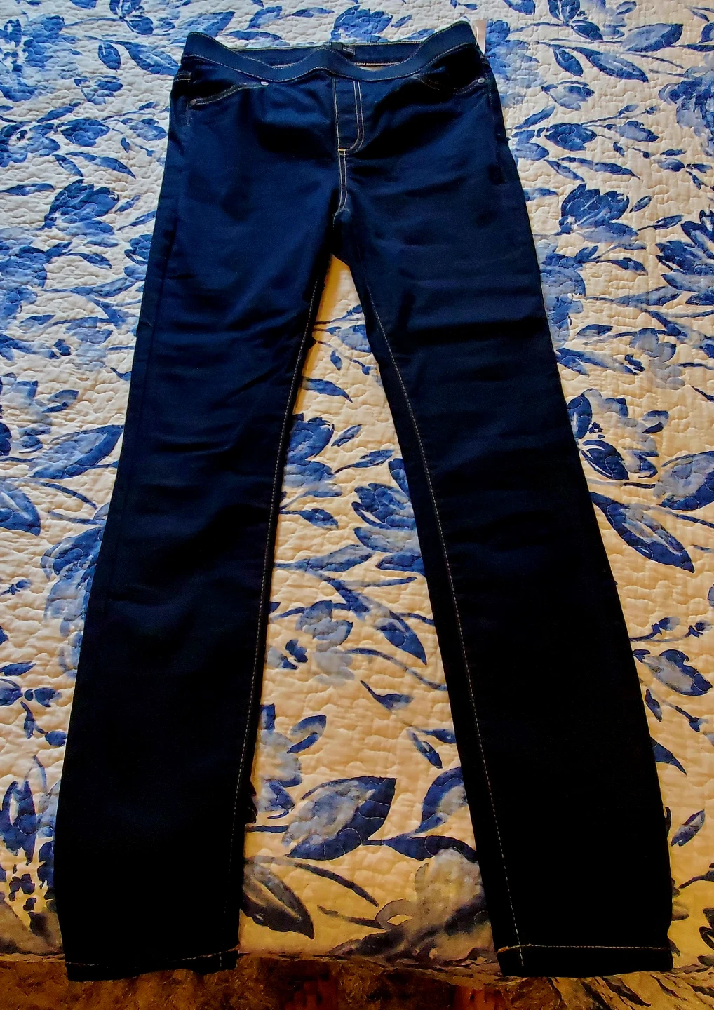 New Vera Wang, Dark Jean Leggings 🥕