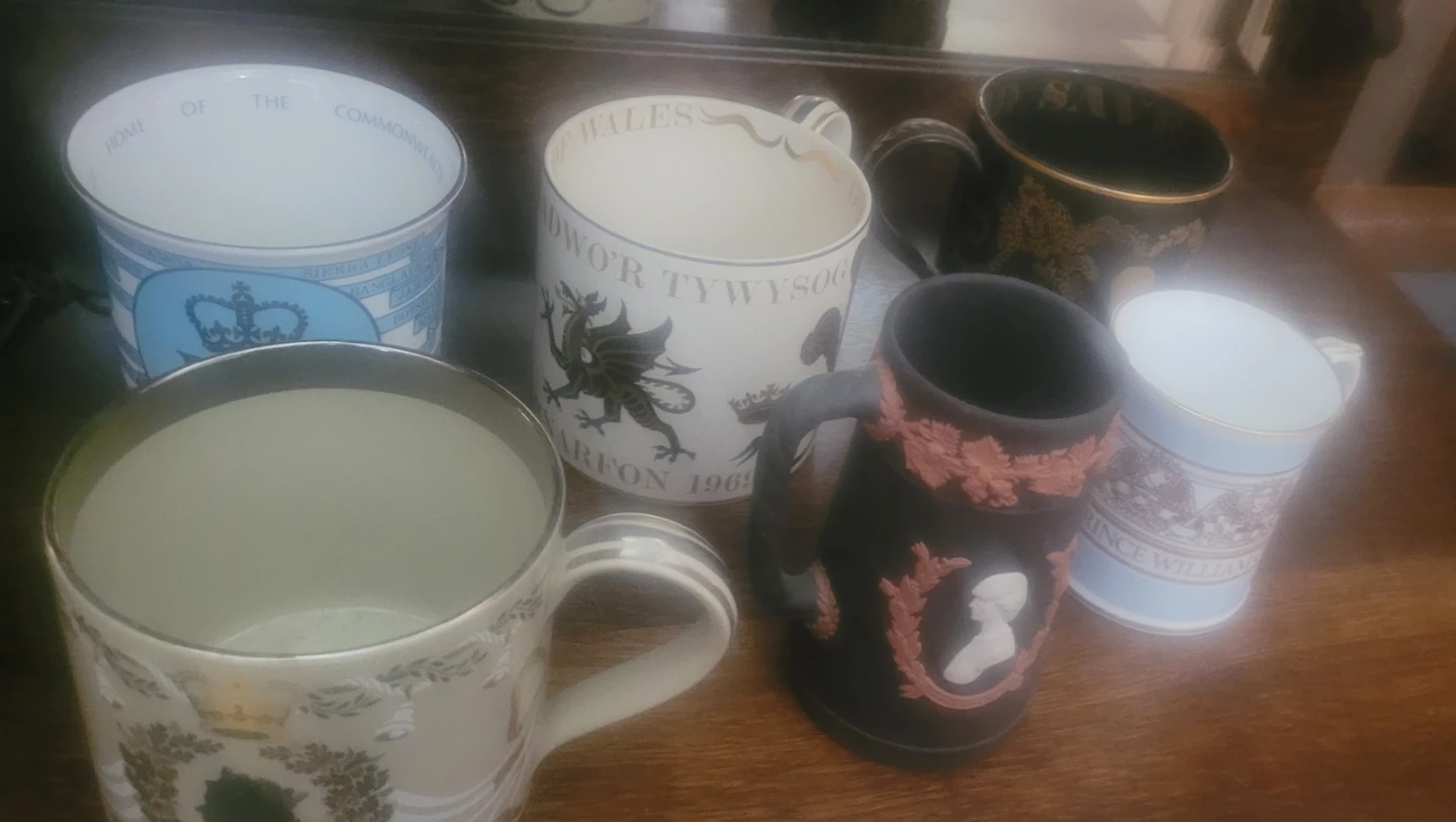 Collection of Royal Commemorative Mugs - photo 2