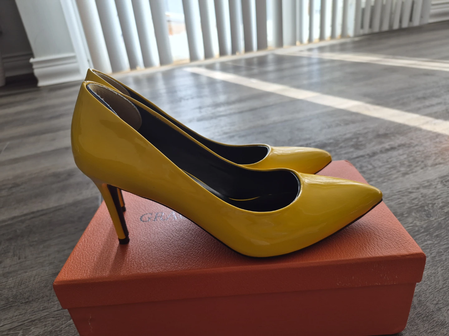Aachcol Yellow Patent Stiletto Heels Size 7 - photo 2