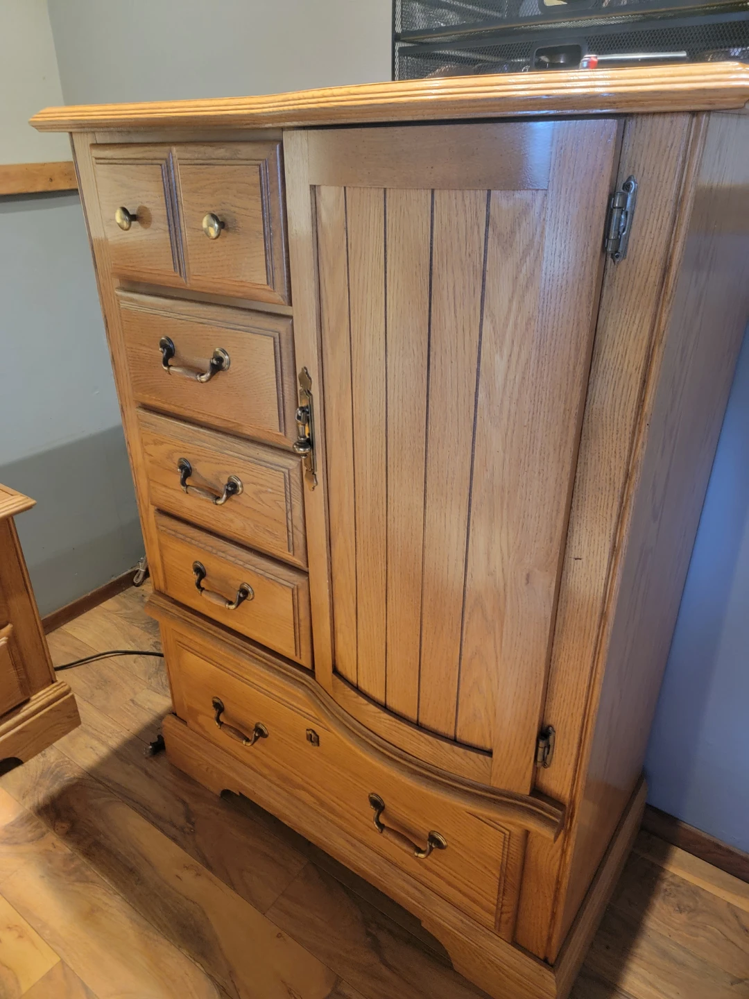 Wooden (Queen) Bedroom Set - Dresser, Nightstand, Bed Frame - photo 2