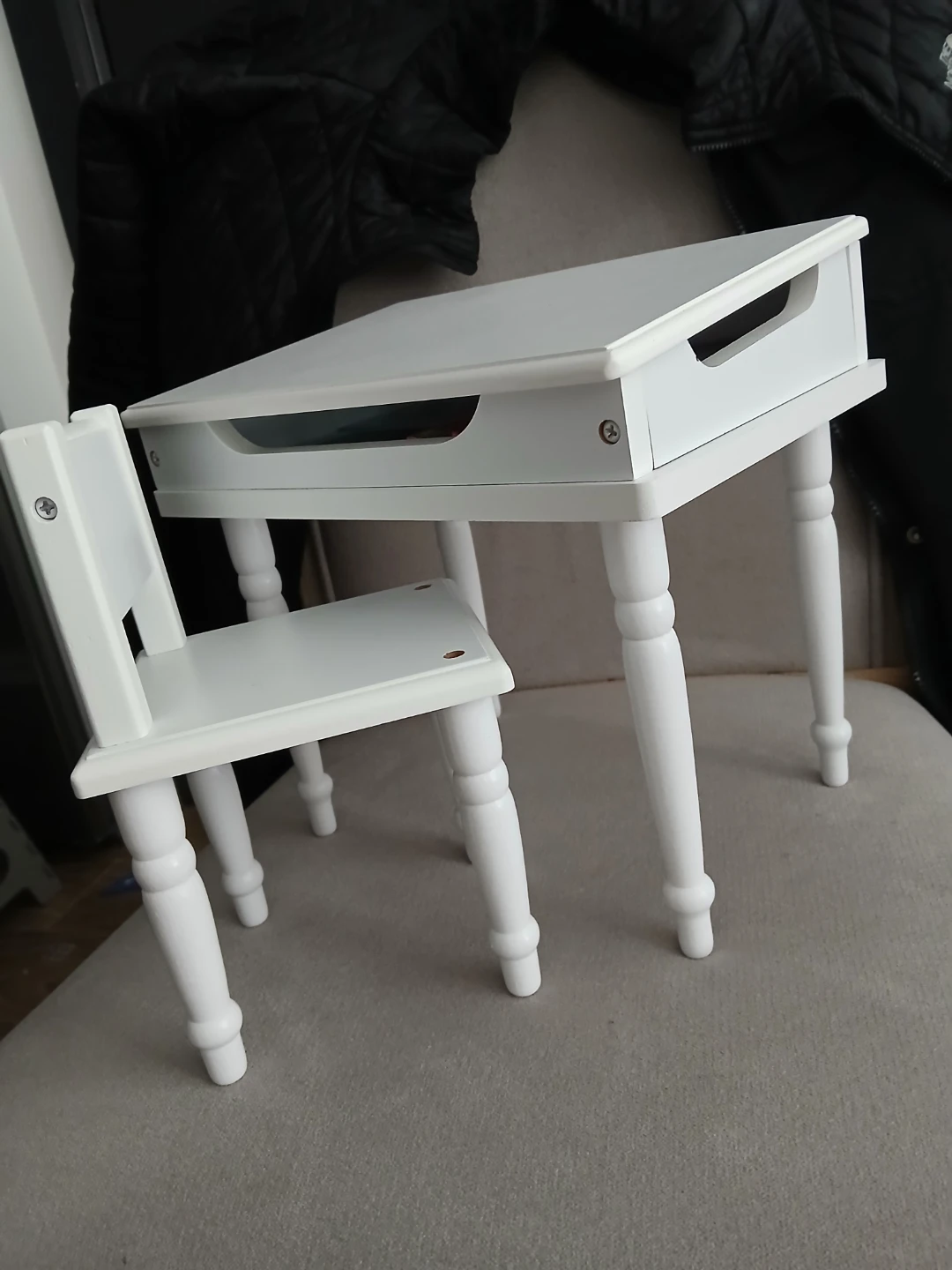 White Children's Desk and Chair Set 🏆 - photo 3