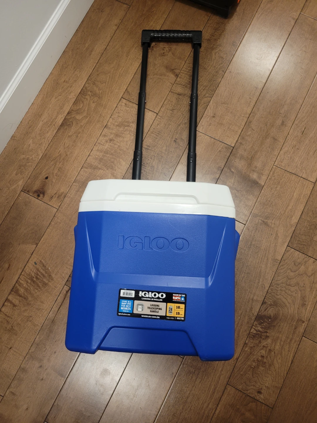 Igloo Laguna 16 Roller Wheeled Cooler Majestic Blue