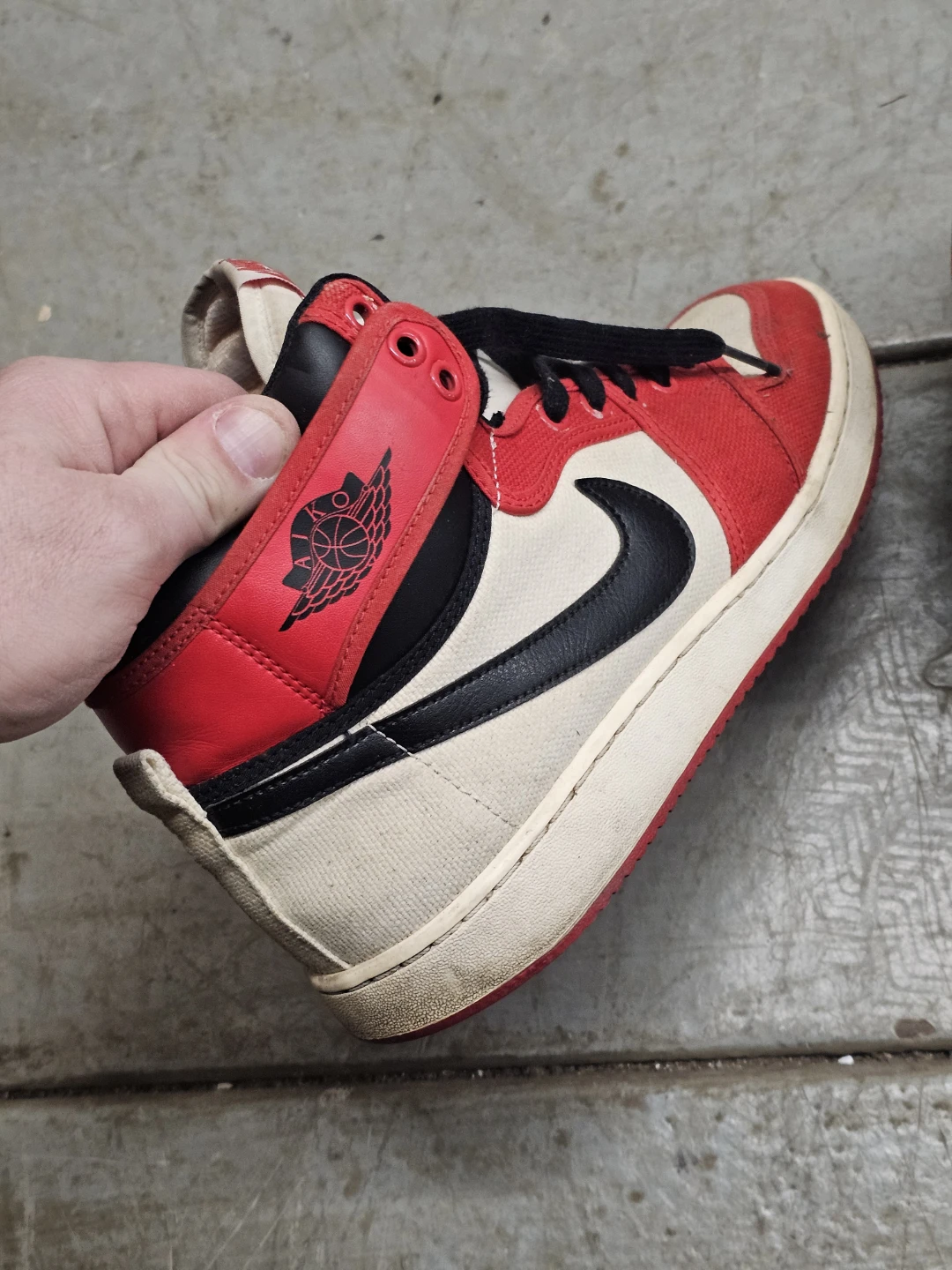 Used Nike Air Jordan 1 Mid Sneakers - photo 2