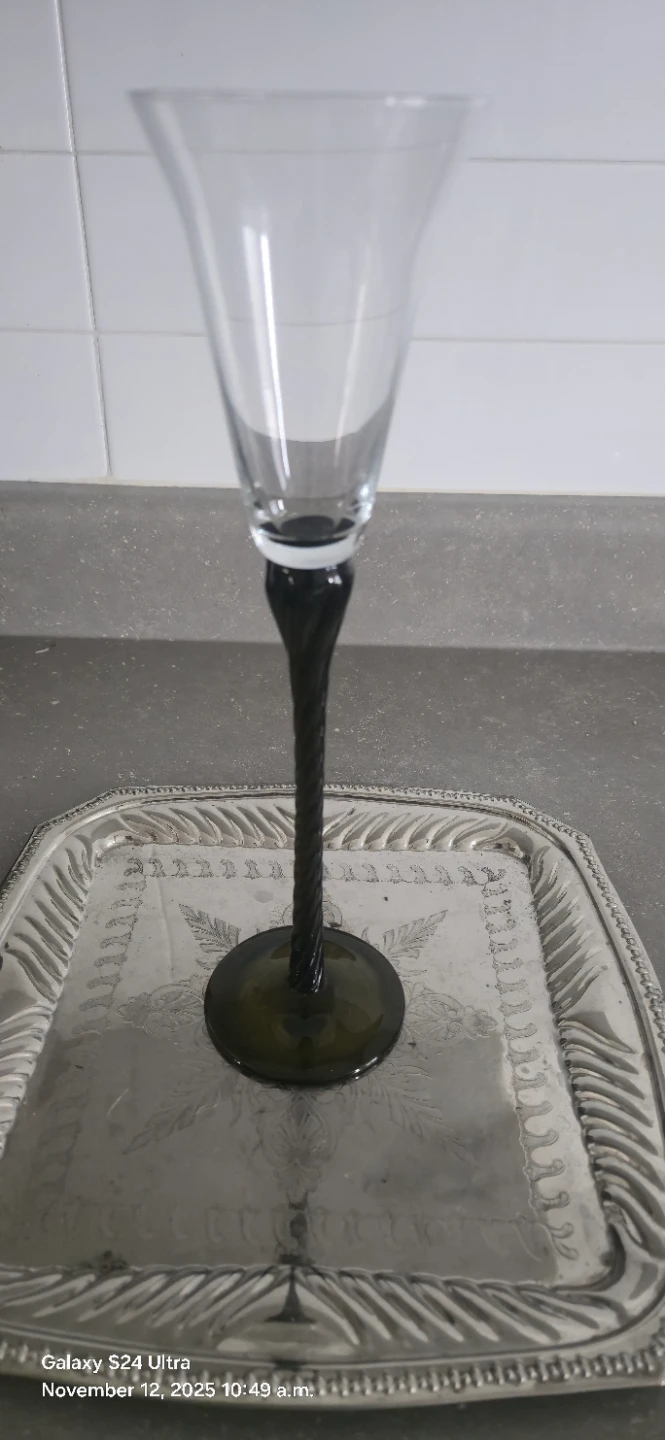 Set of 4 Twisted Stem Wine Glasses - photo 4