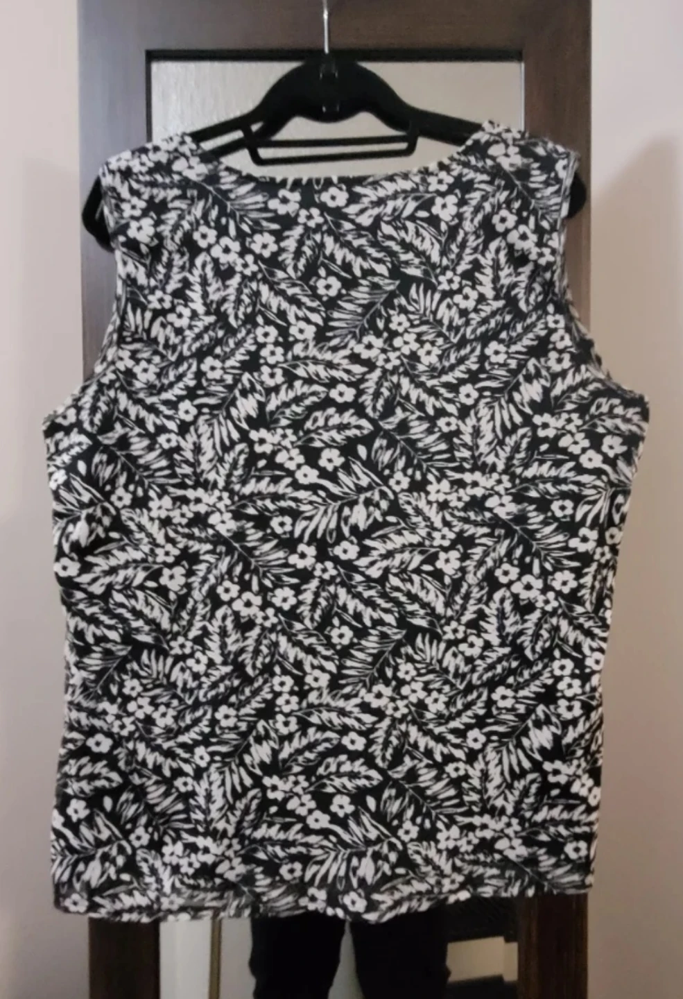 Denver Hayes Black & White Floral Tiered Sleeveless Top - 2XL🏆 - photo 2