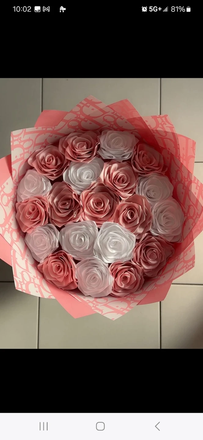 Artificial Rose Bouquet with Tiara - photo 3