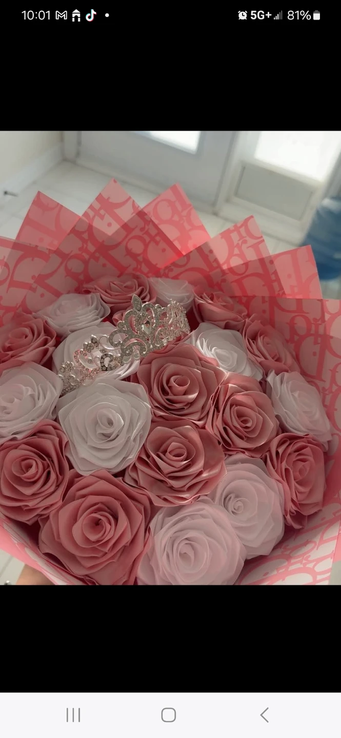 Artificial Rose Bouquet with Tiara - photo 4