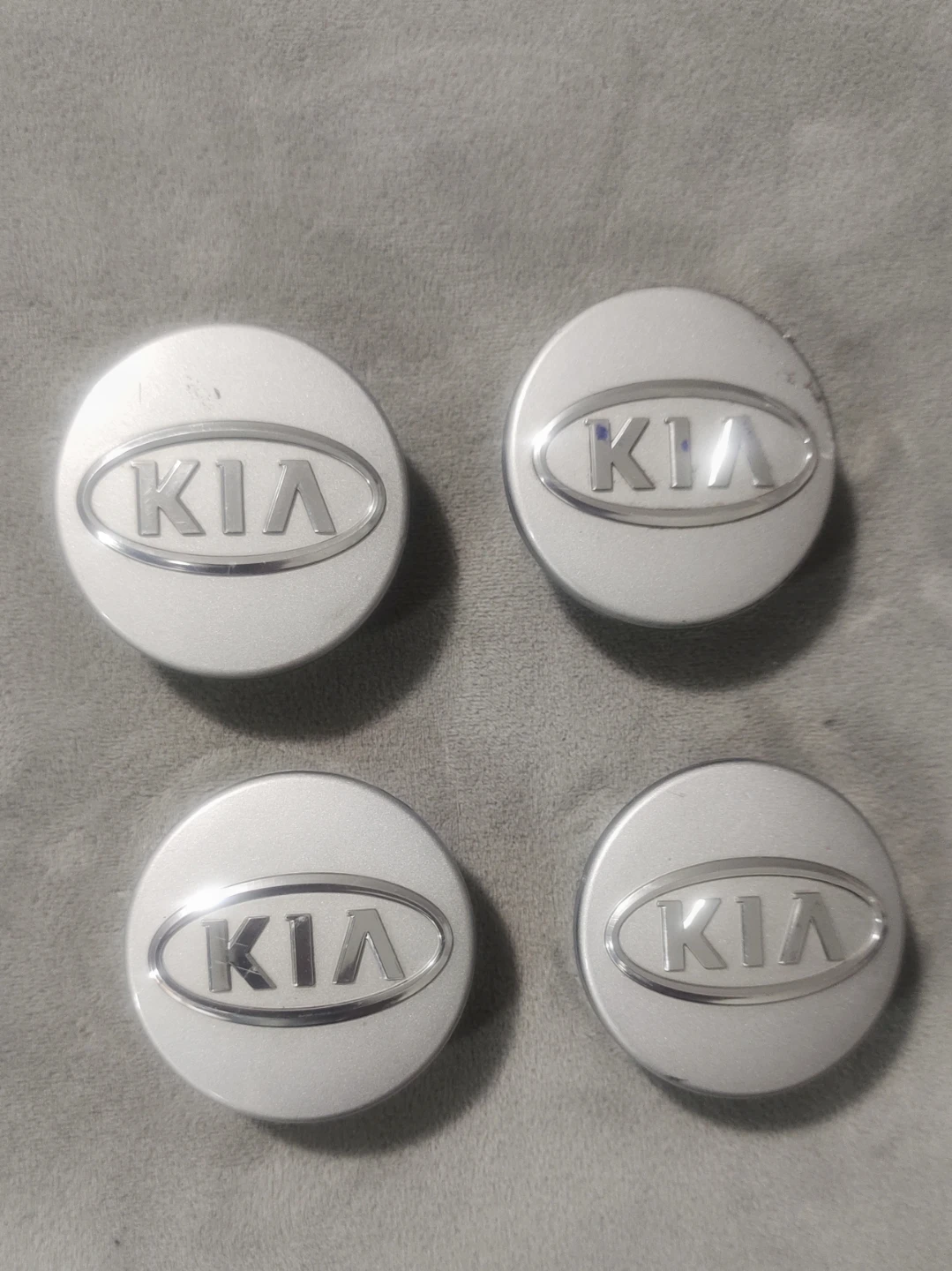 Set of 4 Silver KIA Hubcaps