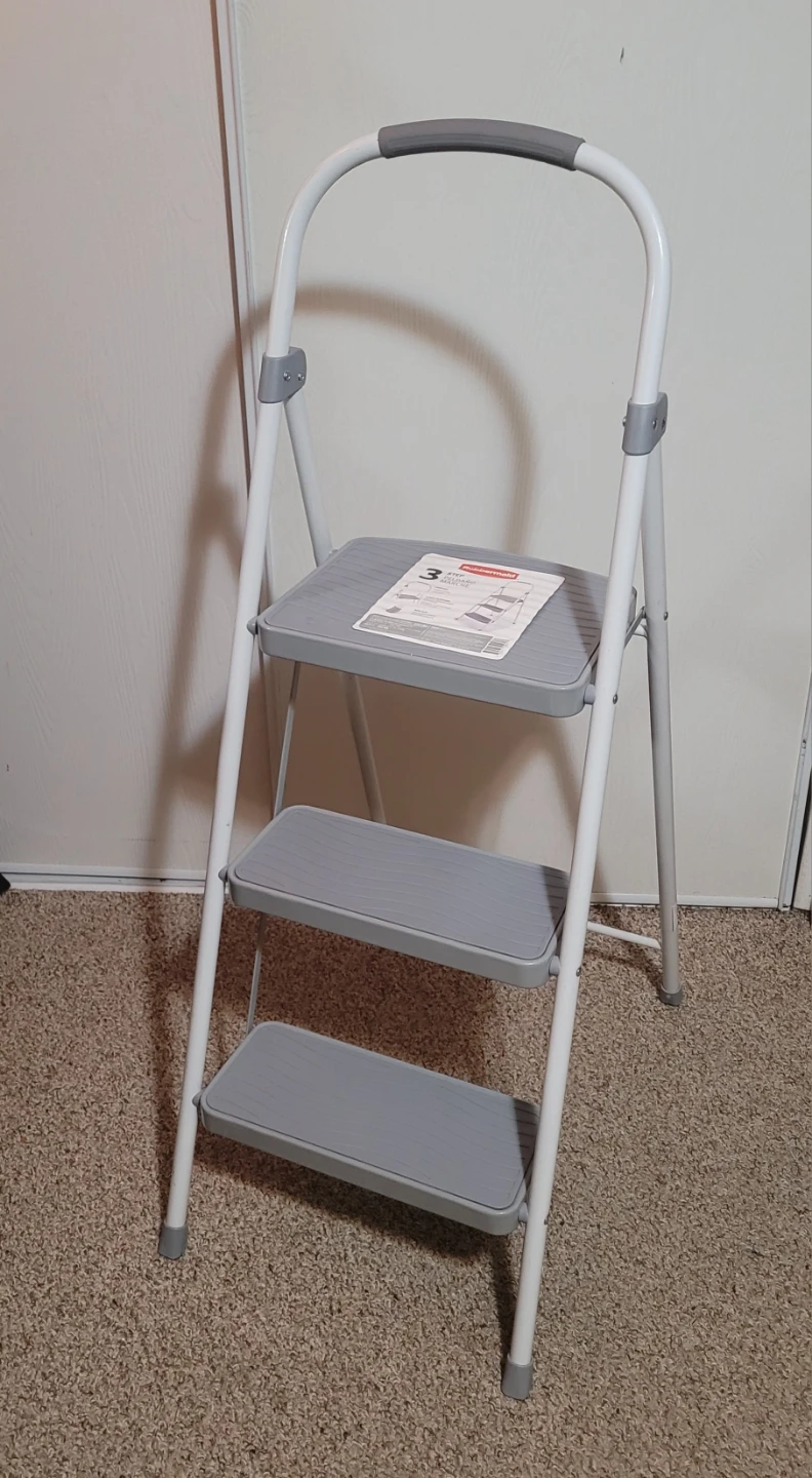 Rubbermaid Step Ladder
