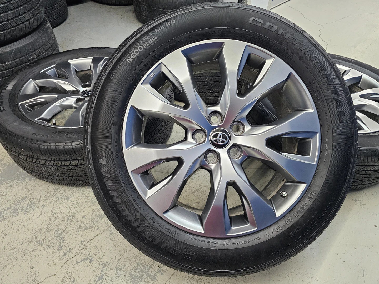 TOYOTA GRAND HIGHLANDER O.E.M RIMS AND ALL SEASON TIRES - photo 5