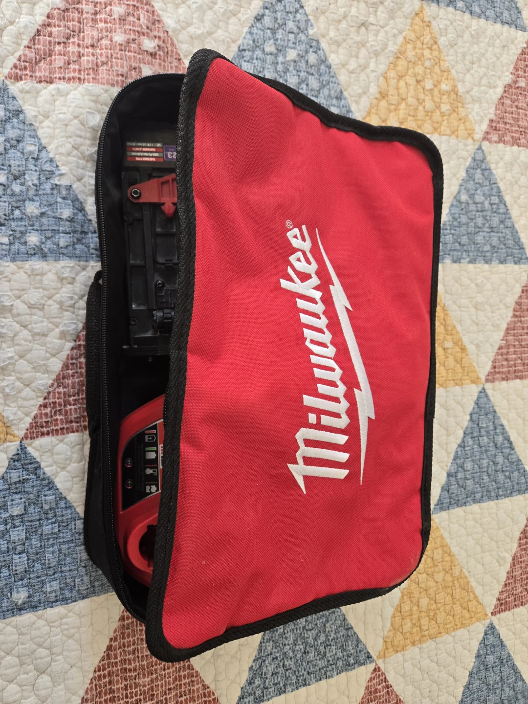 Milwaukee M12 Cordless Brad Nailer Kit