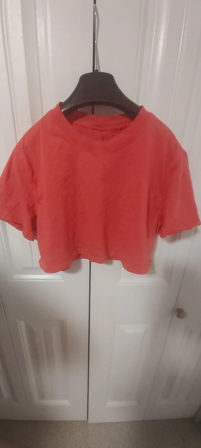 Lululemon Cropped T-Shirt size s