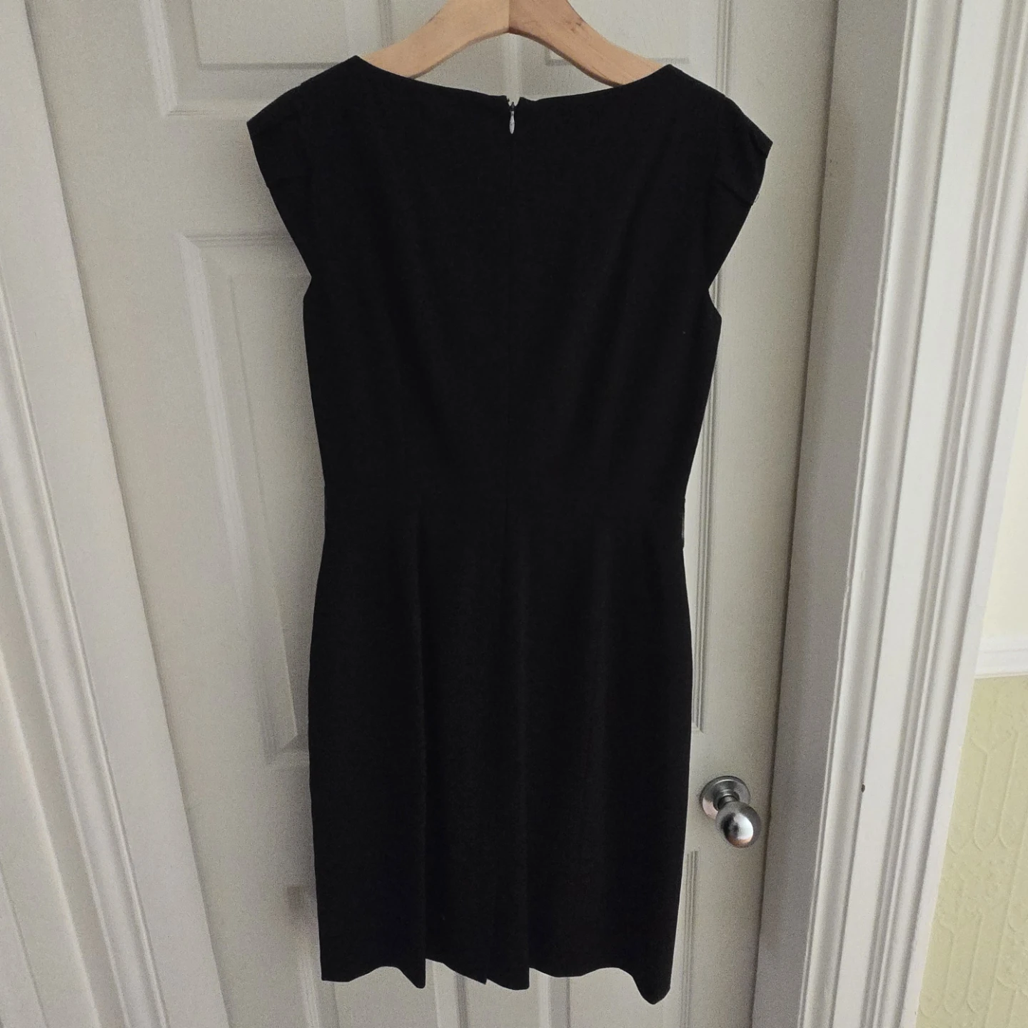 Tahari Arthur S. Levine Black Sheath Dress Size 4 - photo 3